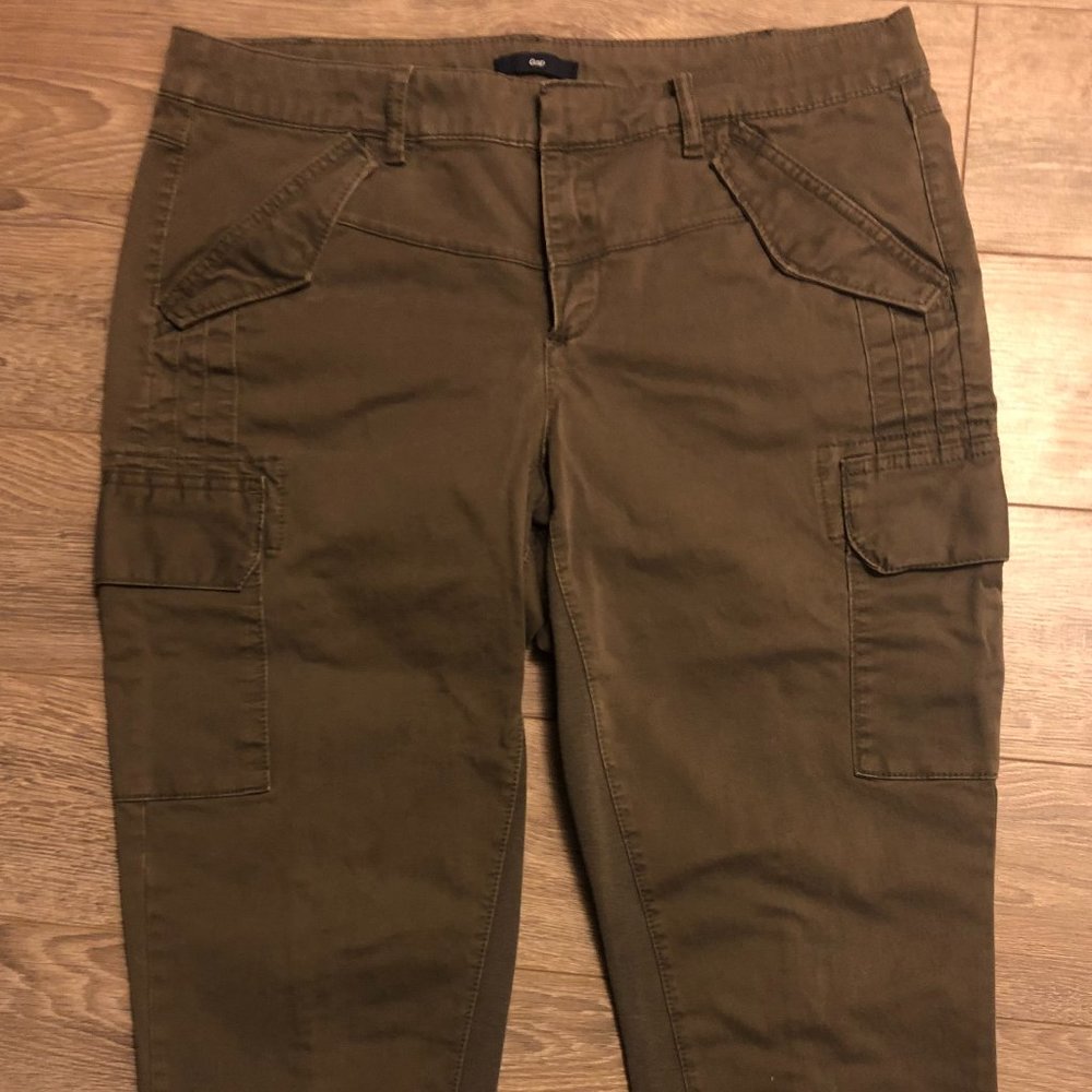 GAP, Women's Cargo Capris,